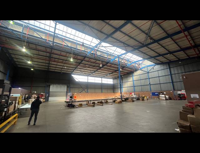 6,932M² WAREHOUSE TO LET IN SPARTAN